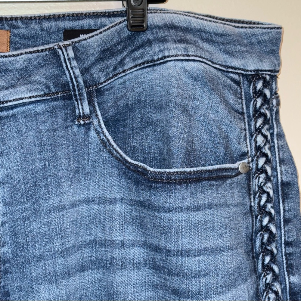 Judy Blue Light Wash Ankle Crop Jeans with Side Braid - Picture 6 of 13